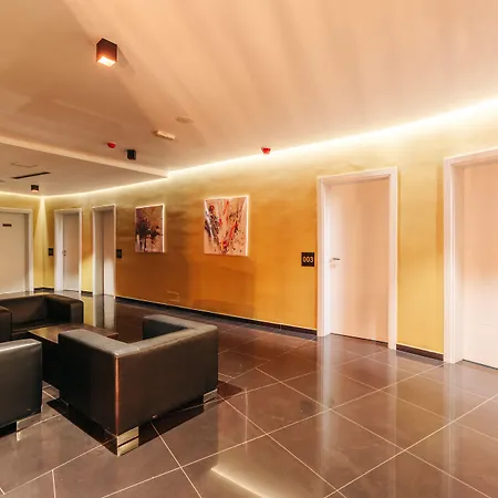 Arc Tirana ホテル 3*