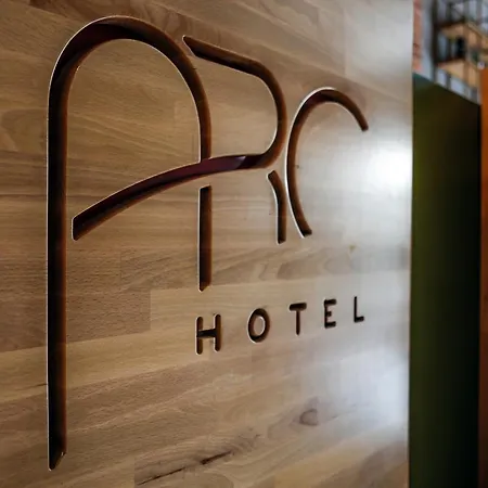 ホテル Arc Tirana 3*