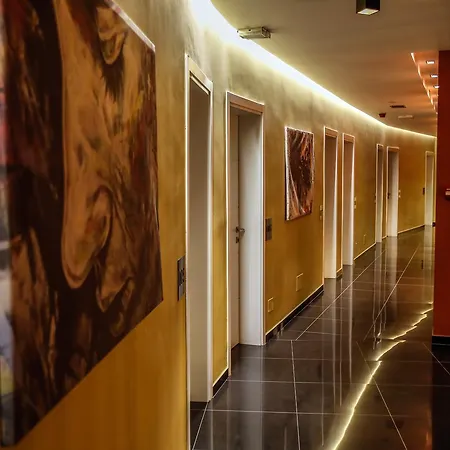 Arc Tirana ホテル Yzberishti