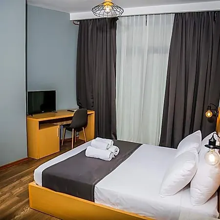Arc Tirana מלון 3*